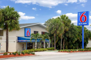  Motel 6 Fort Lauderdale  Форт-Лодердейл